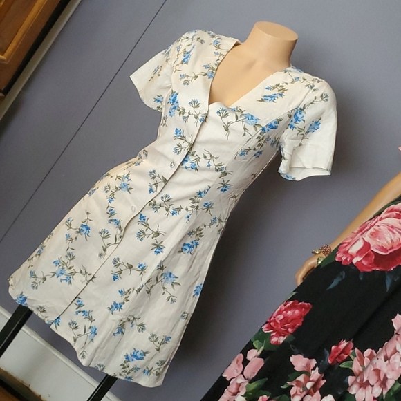 Gorgeous Lined Floral Linen Dress - Picture 2 of 12